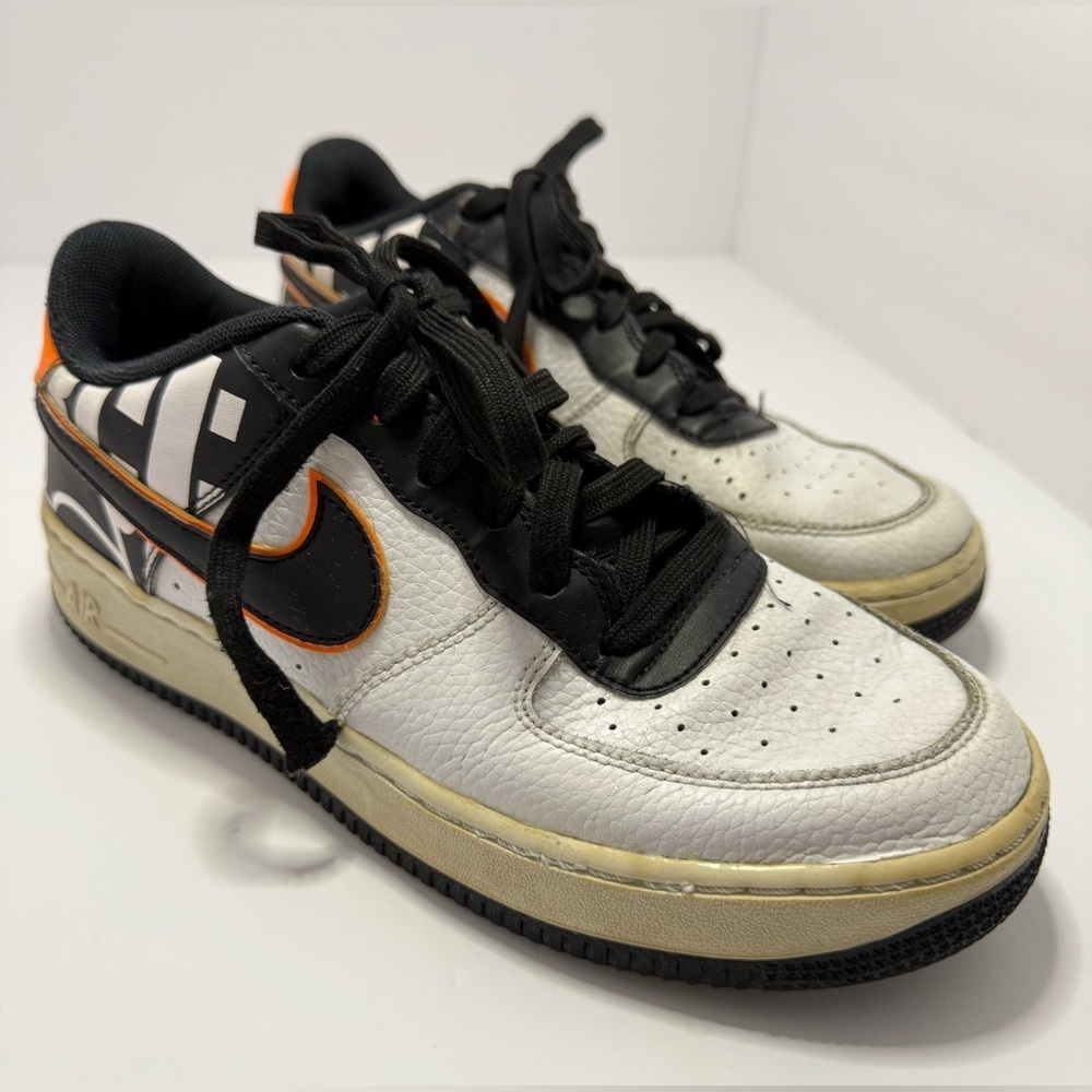 Nike Air Force 1 ’07 LV8 White Black Orange Sneakers Kids 823511-104